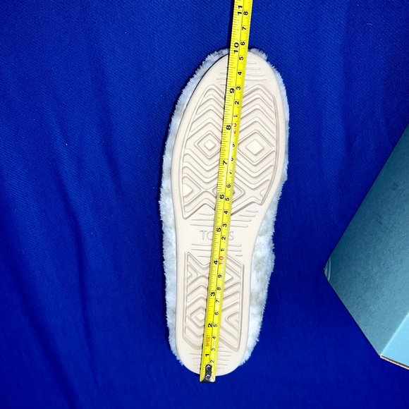 🚫🚫SOLD!🚫🚫NIB/NWT🤩 |•TOMS•| Alpargata White Snow Leopard Fleece/Faux Fur 8.5 - Picture 6 of 11